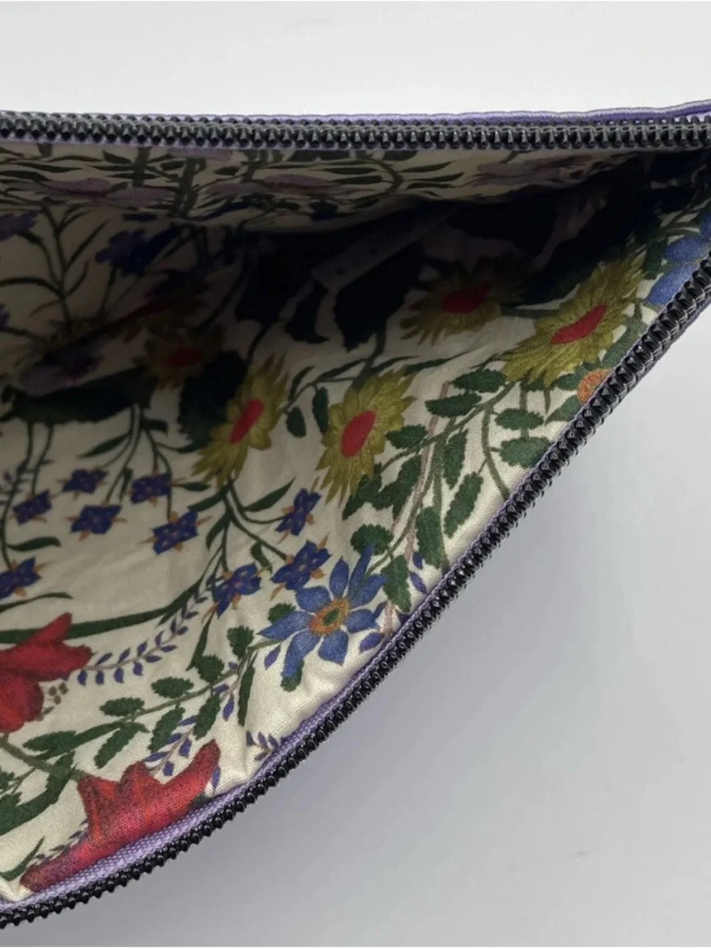 Gucci Purple Shimmer Zip Pouch Trousse Makeup Bag Travel